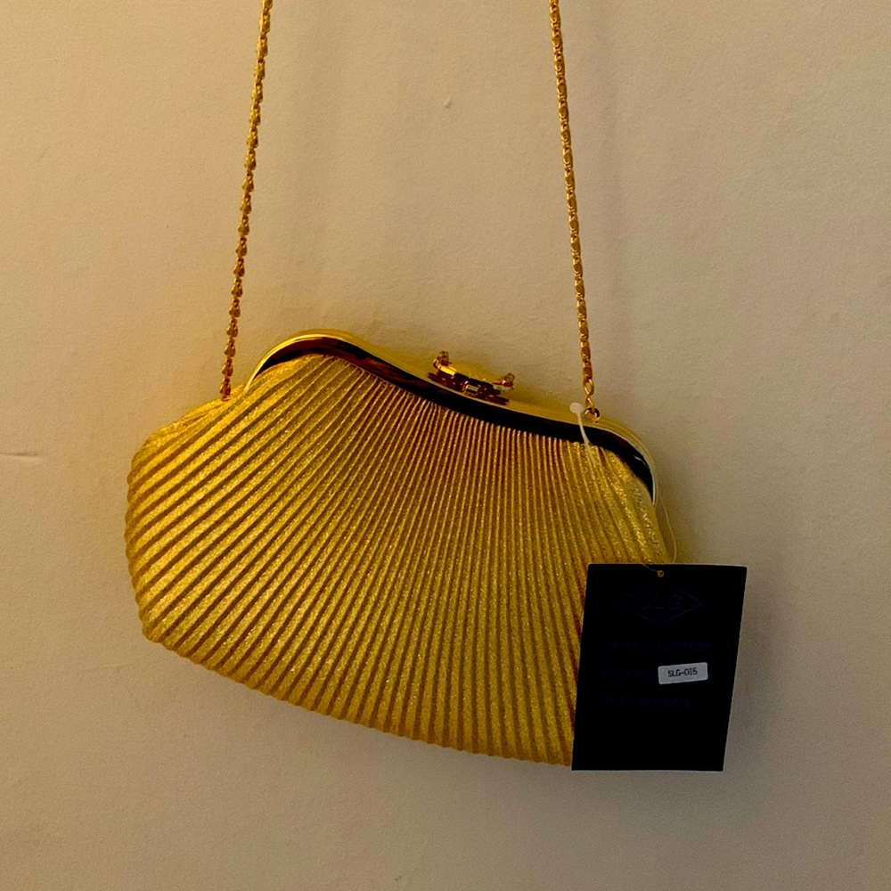 Brand New. Perfect for the Holidays!!, Never worn Georgous Evening Purse…🌹